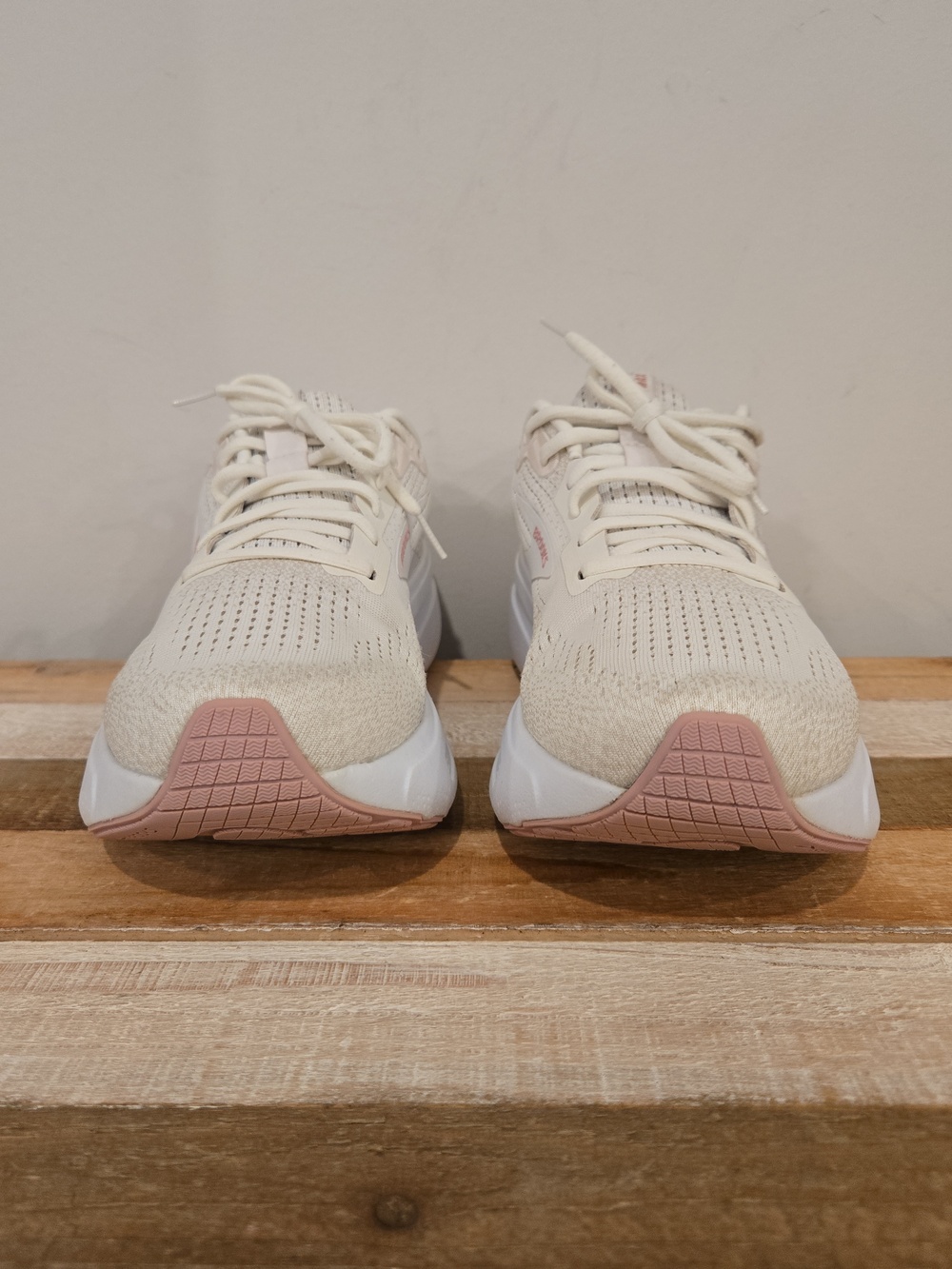 Brooks Ghost Max 2 Women's Size 10 Coconut Milk Zephyr Sneakers - Picture 3 of 11